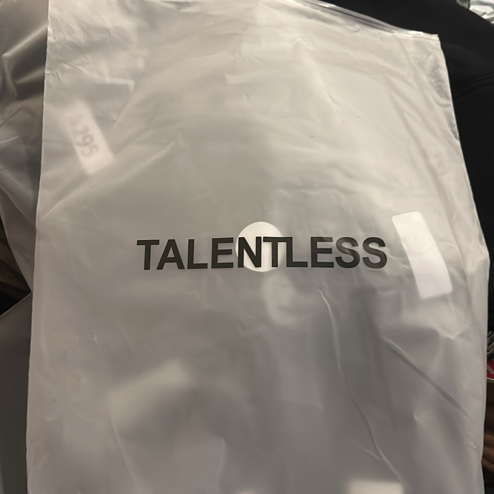 Talentless Black Sweatshirt NWT   Pullover Hoodie L/1,XL/1 - Picture 7 of 9